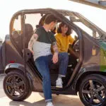 tazzari zeromax sfeerbeeld in het zwart met groen zijaanzicht