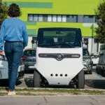 tazzari zeromax in het wit buiten afgebeeld vooraanzicht