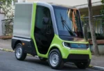 plaatje van een groene beemobs bee1 langs de kant van de weg puramobi