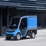 beemobs bee1 in het blauw bij een bedrijf