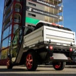 tazzari zeromax cubo achterzijde gevuld met banden in de cargobak