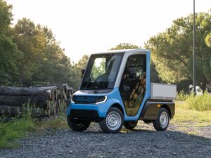 beemobs bee1 cargo in het blauw in de natuur zijaanzicht puramobi