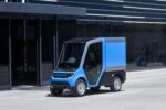 beemobs bee1 in het blauw bij een bedrijf zijaanzicht puramobi