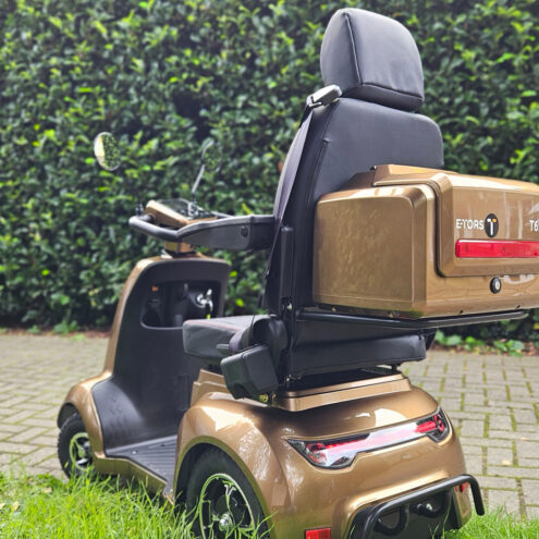 e-tors t65 buiten afgebeeld op de stoep puramobi