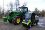 beemobs bee1 in het groen naast een john deere trekker puramobi