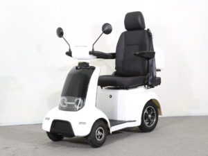 e-tors t65 zij vooraanzicht voertuig in het wit puramobi