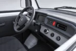 Dashboard en stuur van de E-TORS TC.02, zonder beschermplastic of transportpapieren.