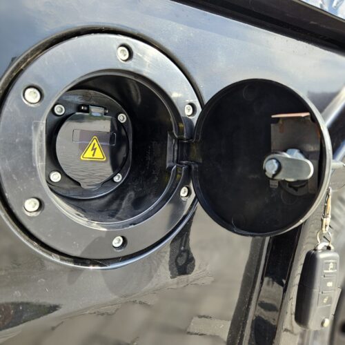 Oplaadport van het zwarte voertuig klepje met sleutel afsluitbaar puramobi