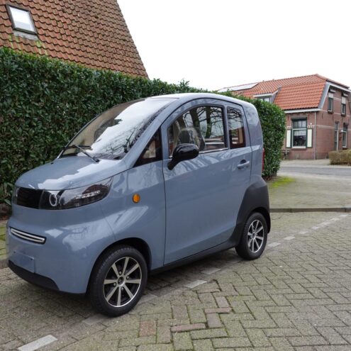 etors voertuig in het grijs die buiten staat op straat ergens in doetinchem puramobi