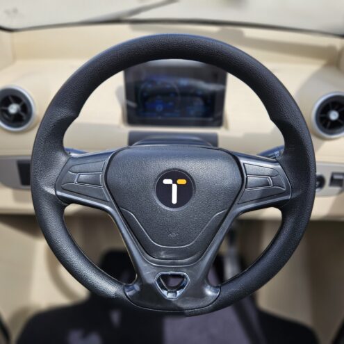 stuur van een etors brommobiel met airco aanwezig puramobi