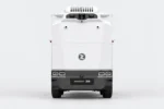 Vooraanzicht van de Zelostech Z5 Cold-Chain RoboVan, met sensoren en koelunit boven het gesloten front.