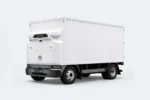 Witte Zelostech Z20 RoboTruck schuin van linksvoor, met gesloten geribde laadbak.